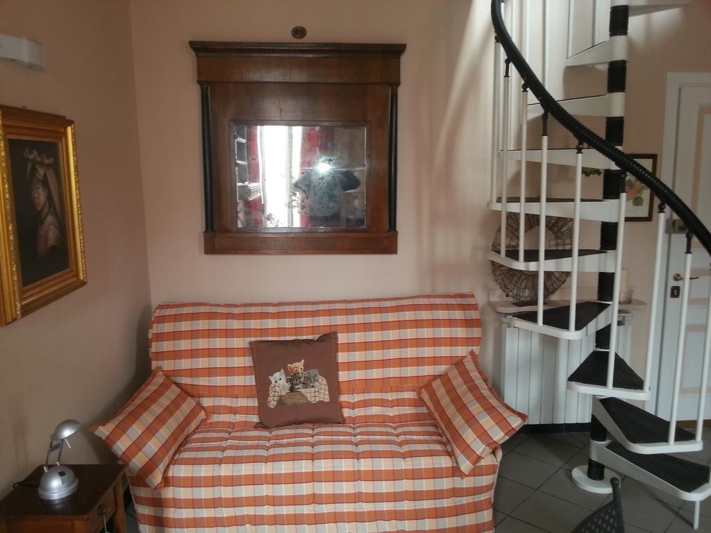 Case Vacanze Borgo Marina Imperia Room photo