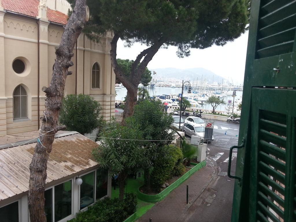 Case Vacanze Borgo Marina Imperia Room photo