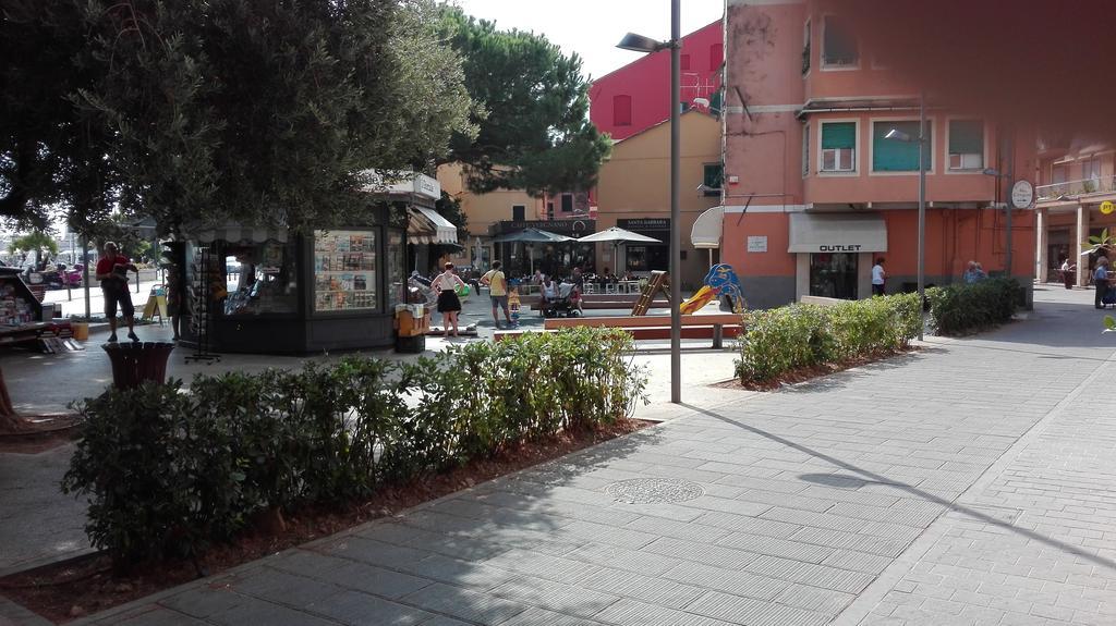 Case Vacanze Borgo Marina Imperia Exterior photo