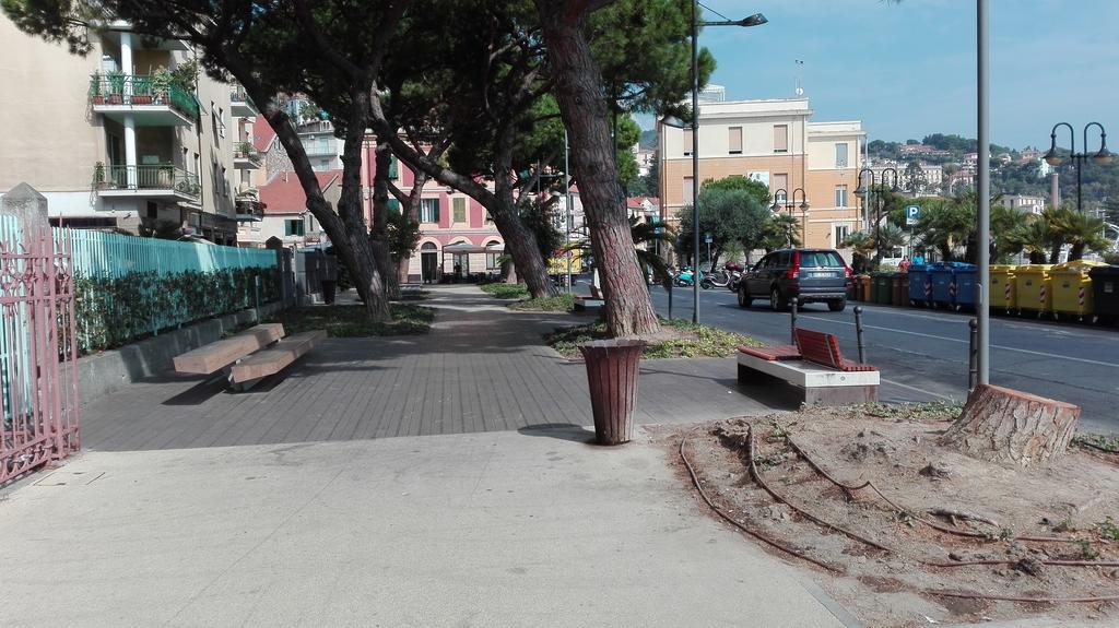 Case Vacanze Borgo Marina Imperia Exterior photo