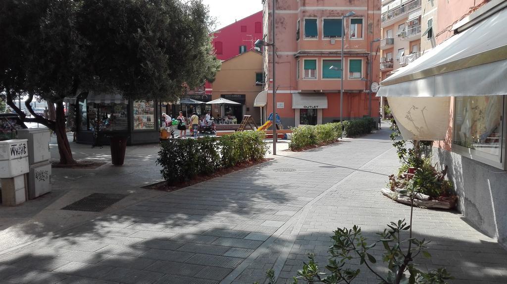 Case Vacanze Borgo Marina Imperia Exterior photo