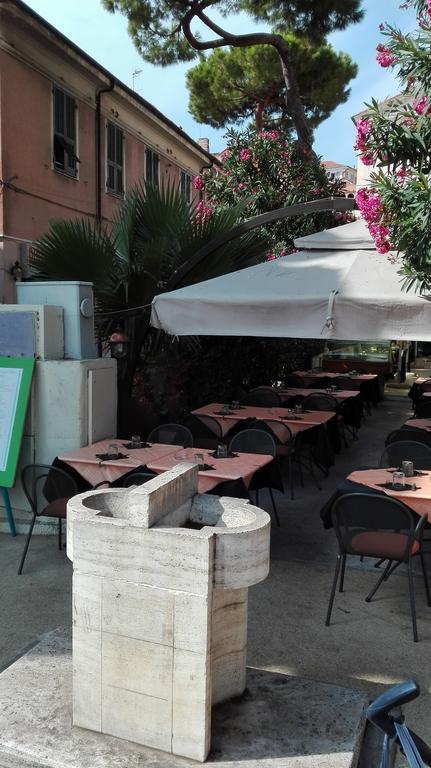Case Vacanze Borgo Marina Imperia Exterior photo