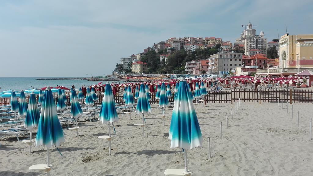 Case Vacanze Borgo Marina Imperia Exterior photo