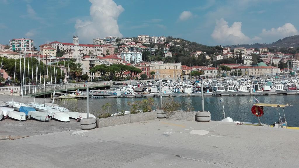 Case Vacanze Borgo Marina Imperia Exterior photo